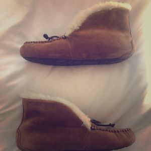 Ugg women’s slippers size 9 never worn outside